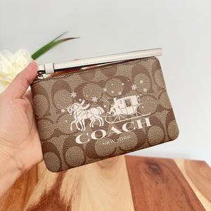 NWT Coach Corner Zip Wristlet In Signature Canvas With Horse And Sleigh